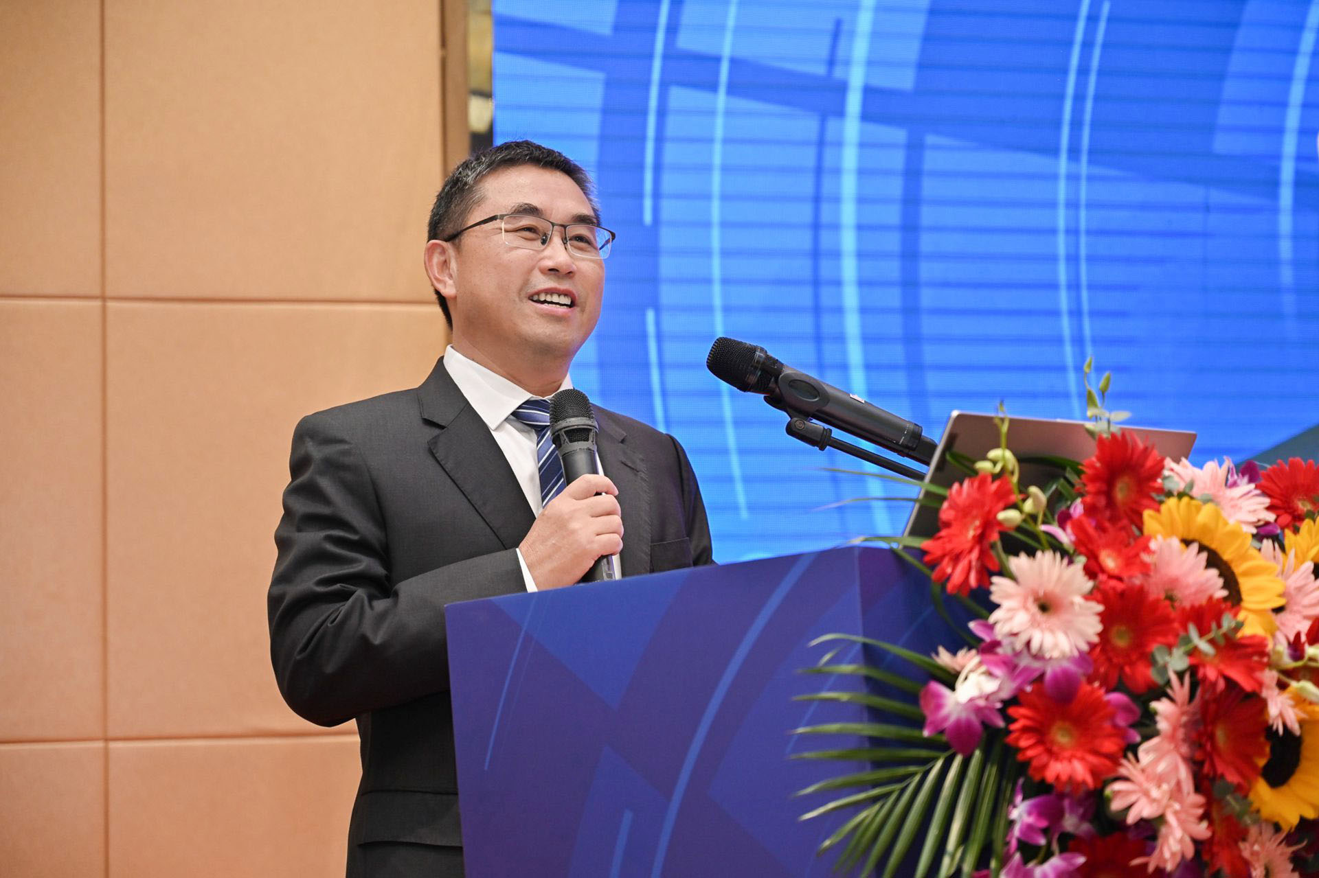 廣東省涂料行業(yè)協(xié)會(huì)會(huì)長陳冰致辭