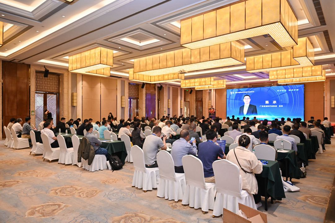 廣東省涂料行業(yè)協(xié)會(huì)會(huì)長陳冰致辭